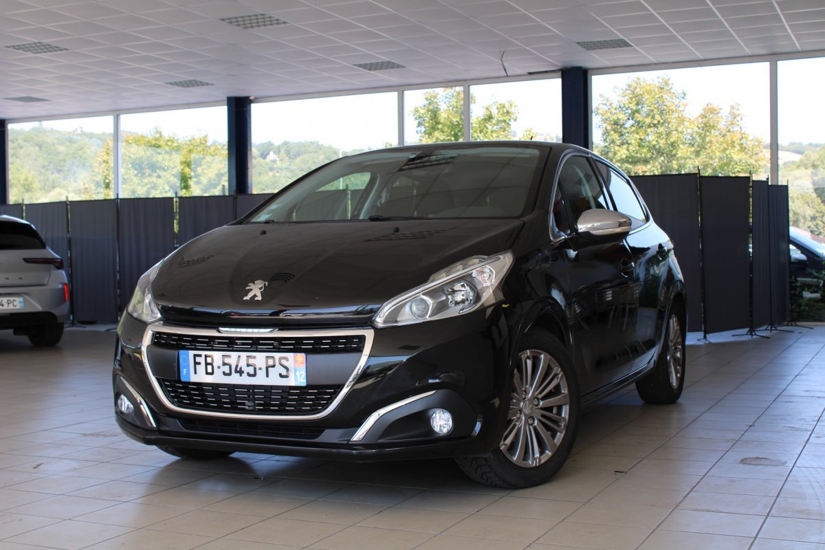 Peugeot 208 - Photo 1