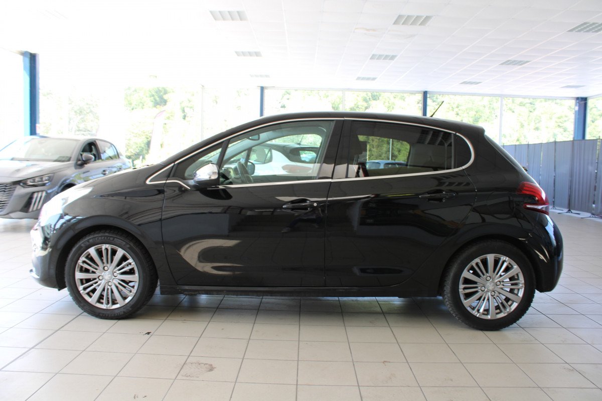 Peugeot 208 - Photo 2