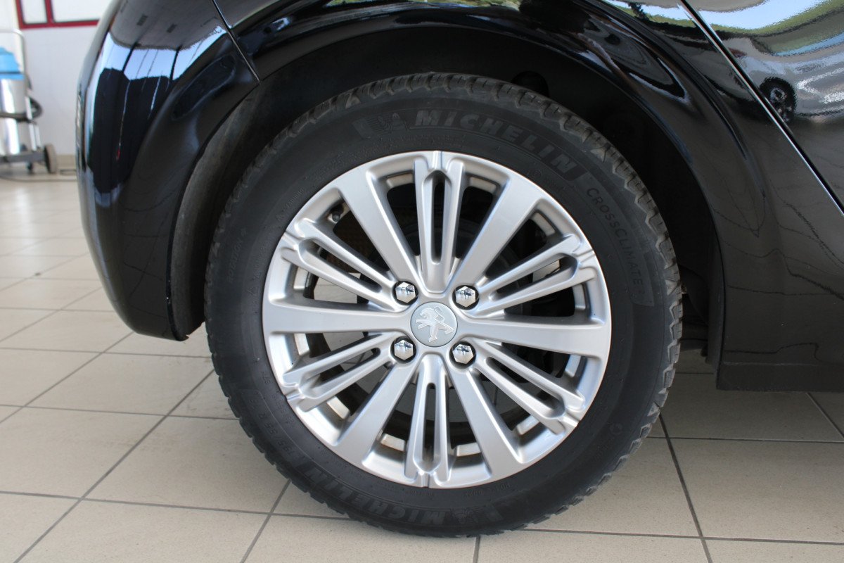 Peugeot 208 - Photo 8