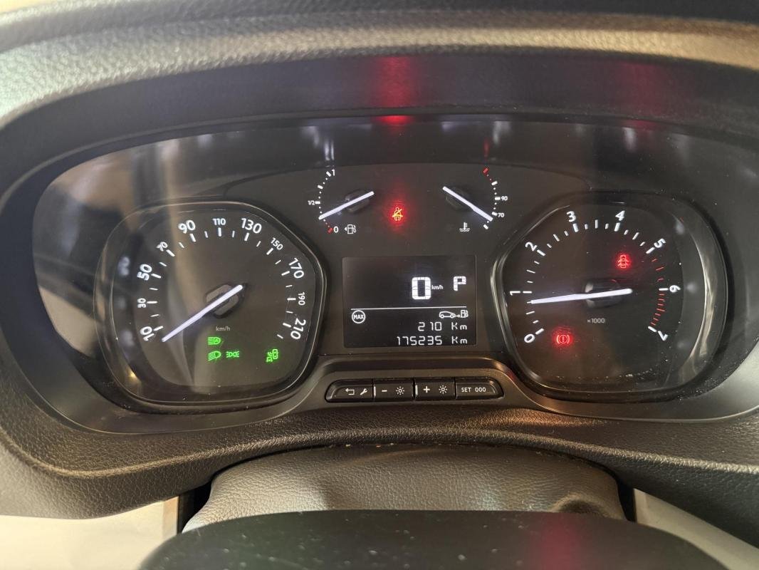 Opel Vivaro - Photo 12