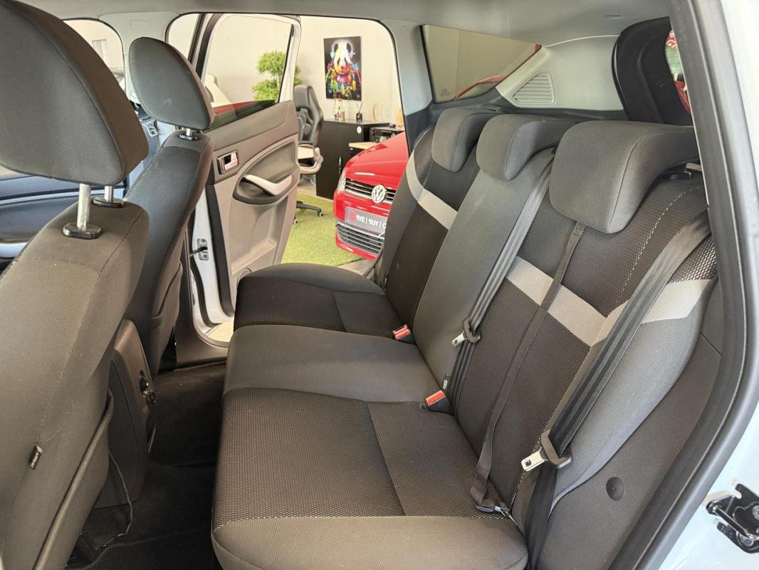 Ford Kuga - Photo 12