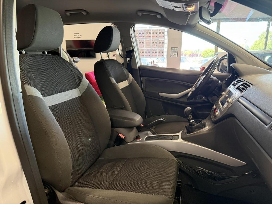 Ford Kuga - Photo 13