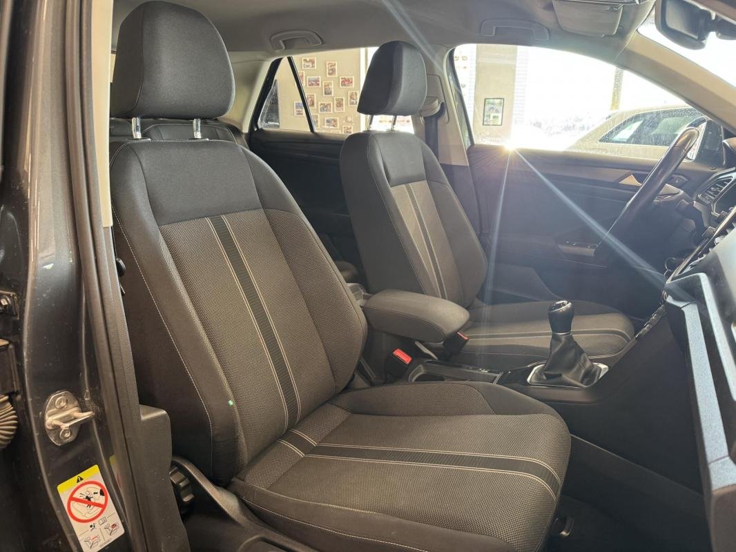 Volkswagen T-Roc - Photo 12