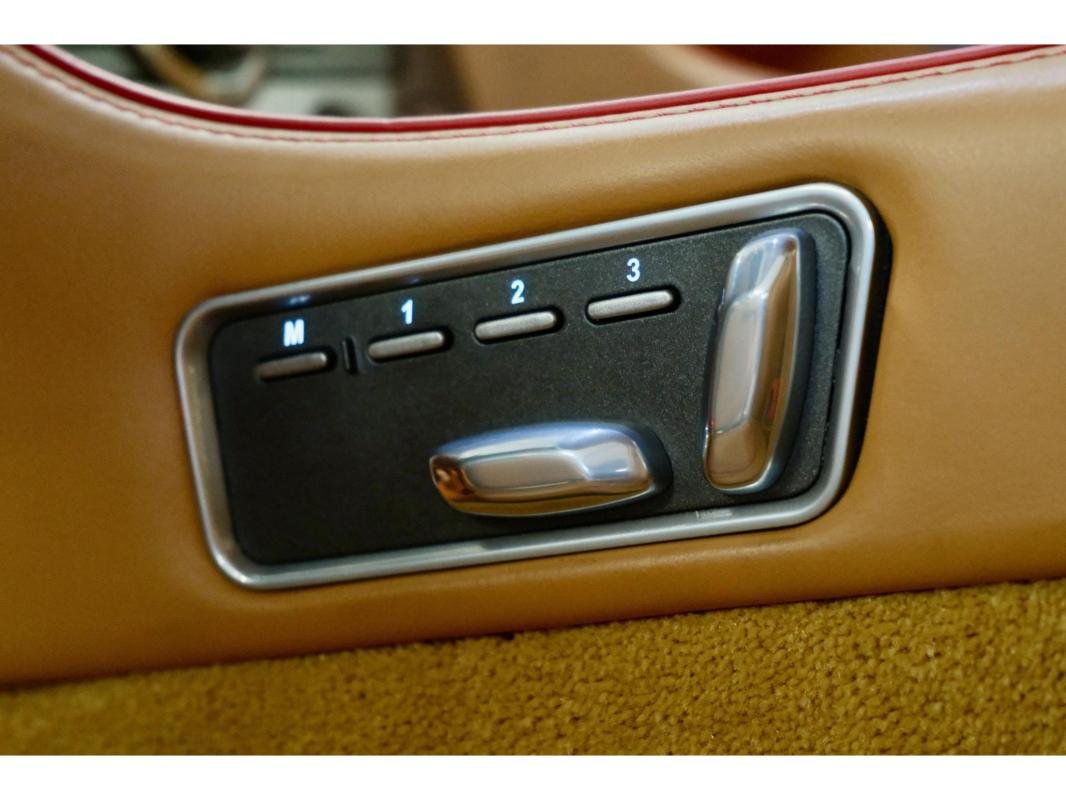 Aston Martin Virage - Photo 26