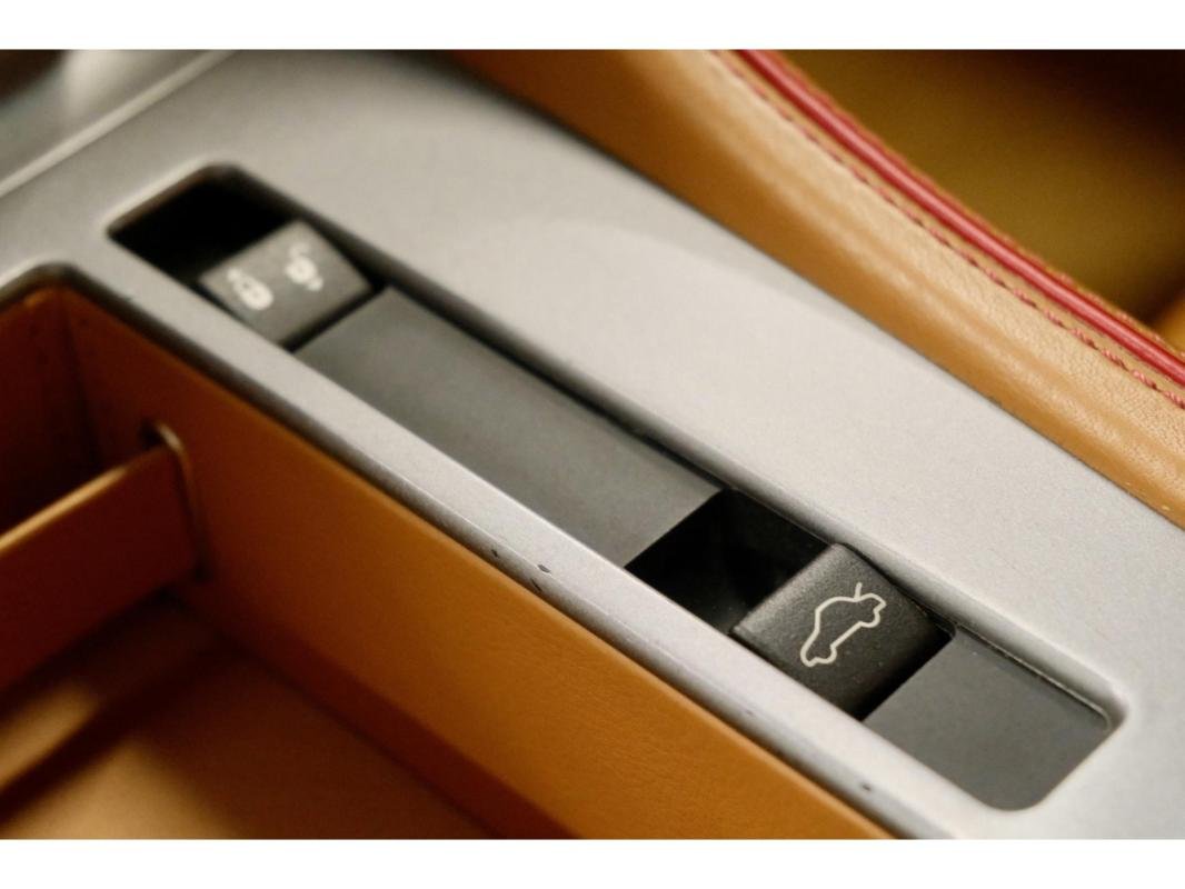 Aston Martin Virage - Photo 30