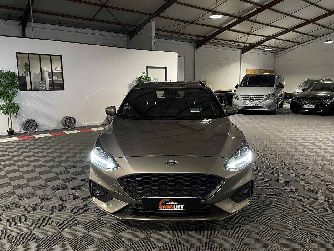 Ford Focus - Photo 2