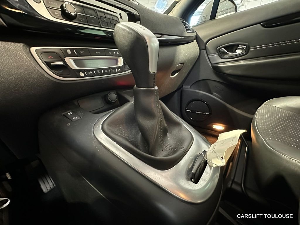 Renault Scénic - Photo 18