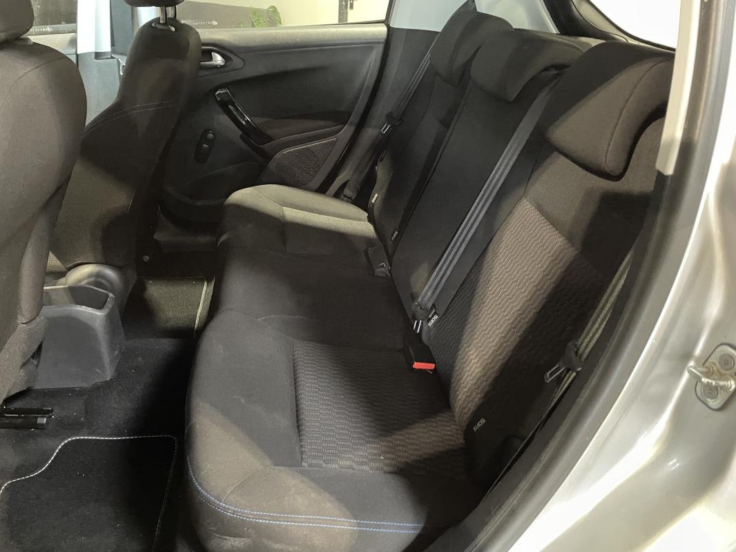 Peugeot 208 - Photo 19