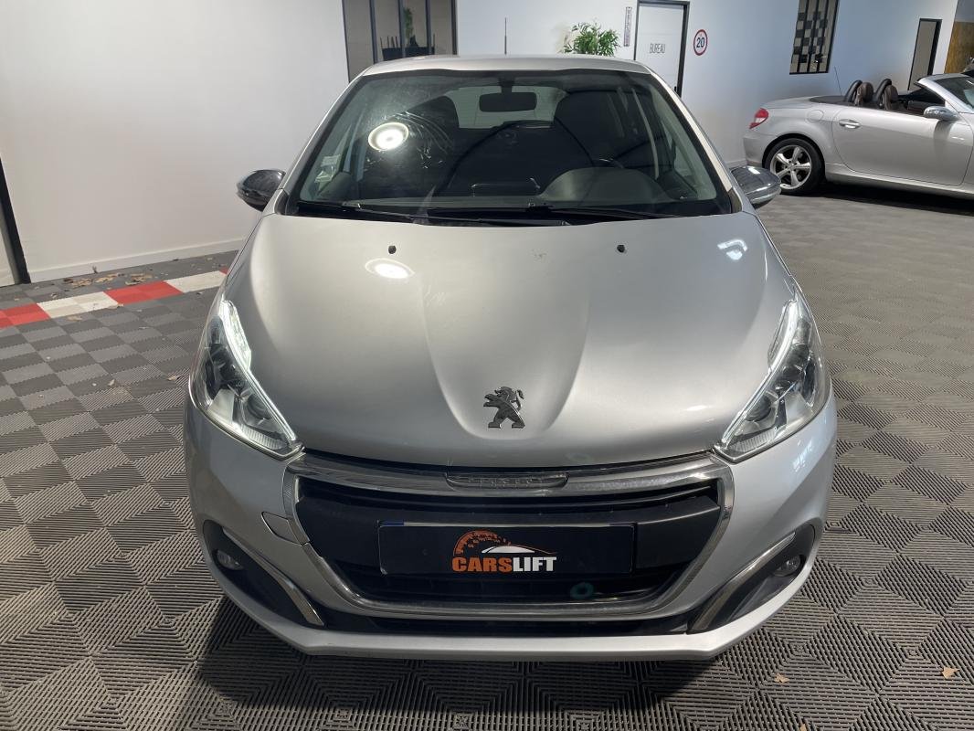 Peugeot 208 - Photo 2
