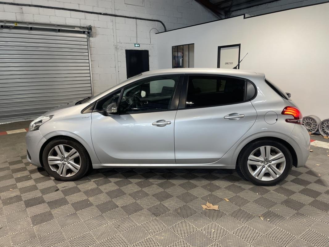 Peugeot 208 - Photo 8