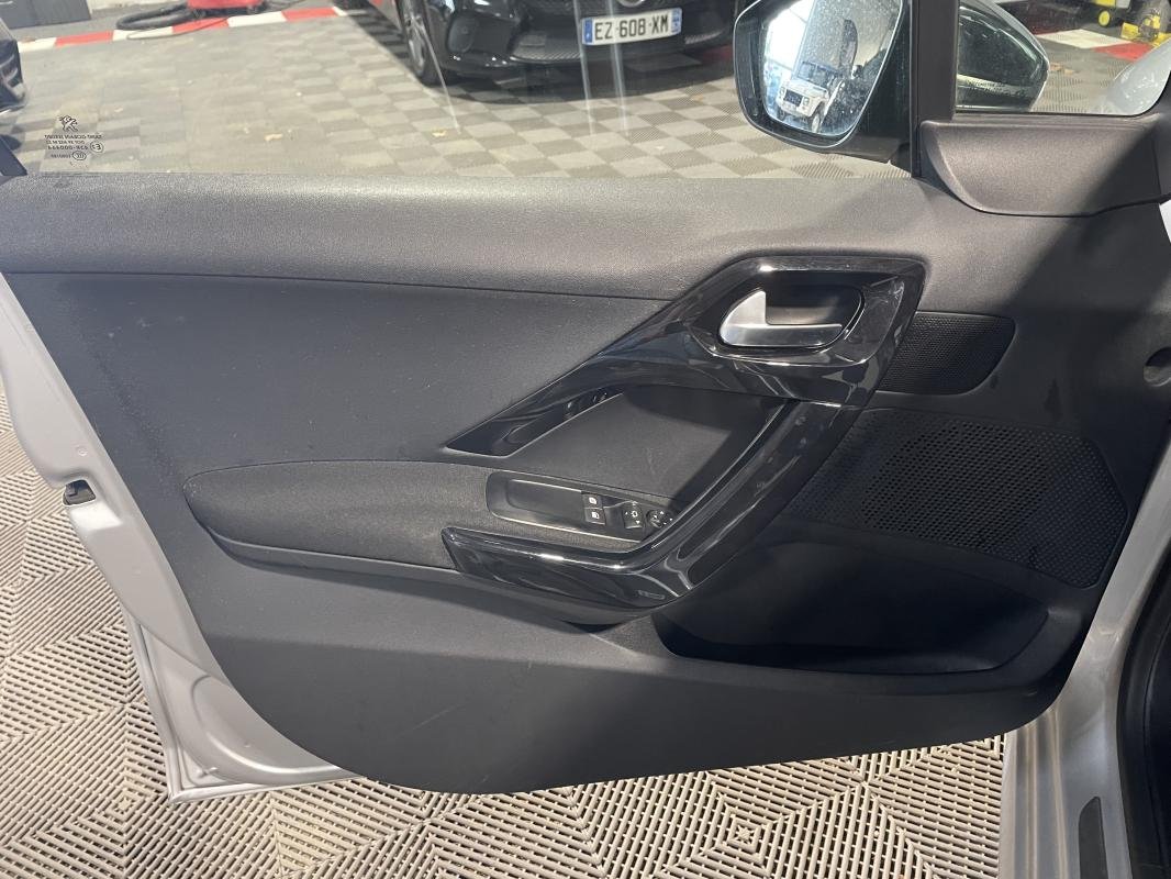 Peugeot 208 - Photo 9