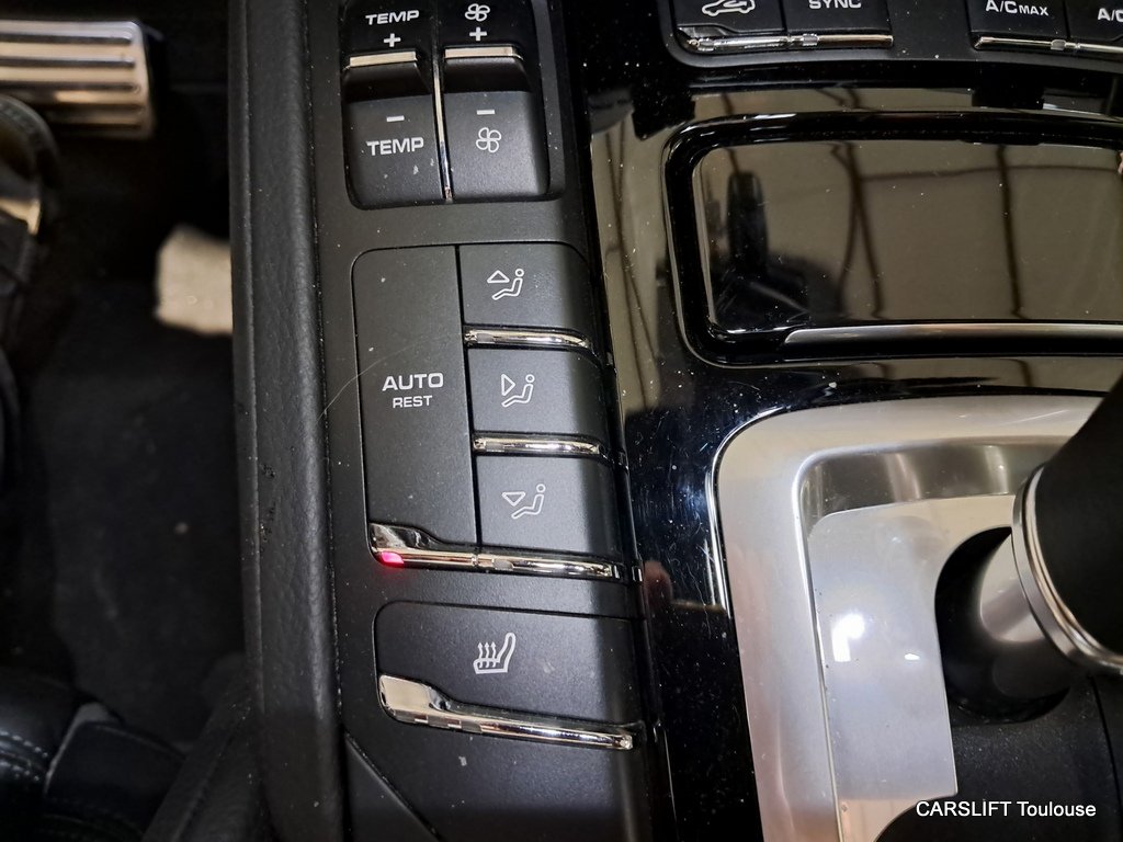 Porsche Cayenne - Photo 26