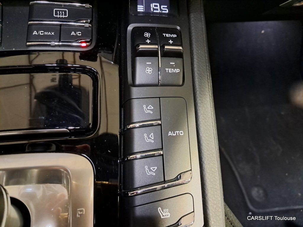 Porsche Cayenne - Photo 31