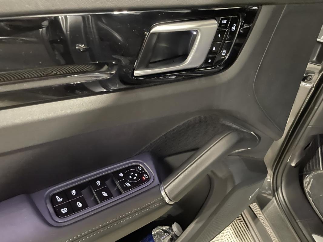 Porsche Cayenne - Photo 17