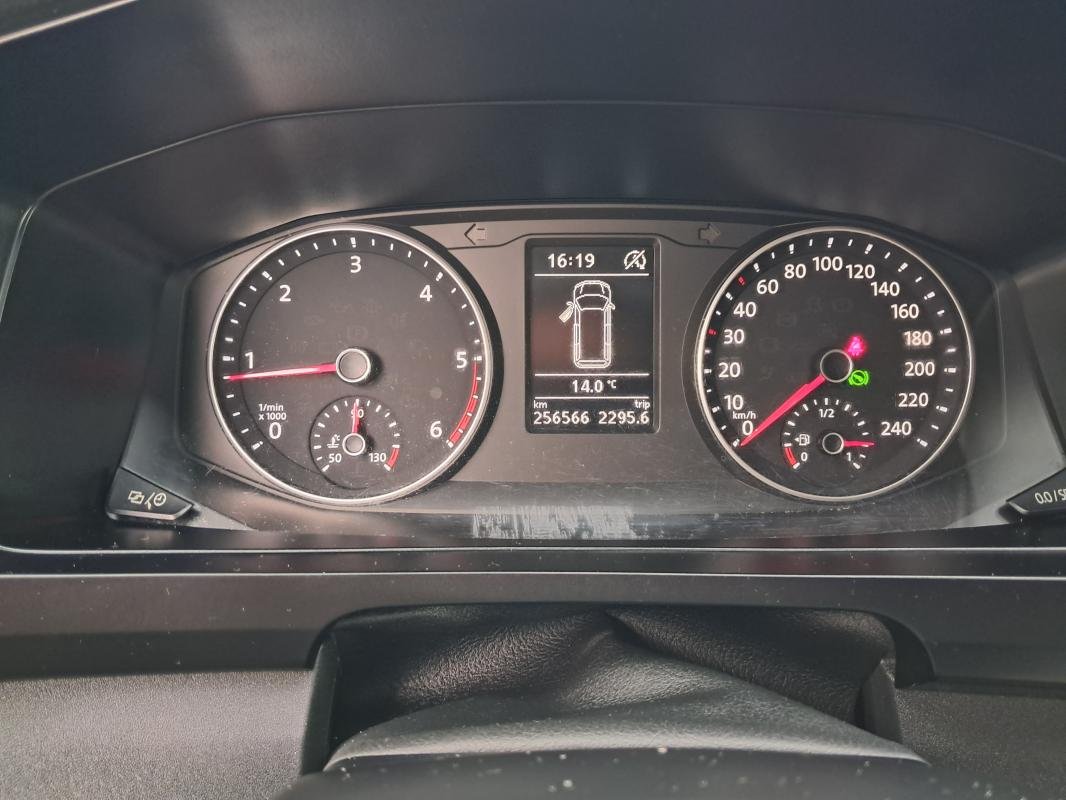 Volkswagen Caravelle - Photo 26