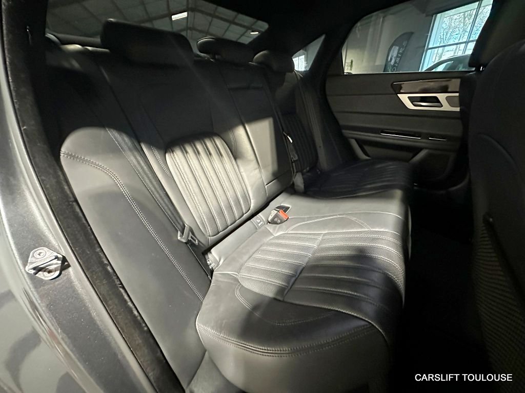 Jaguar XF - Photo 11