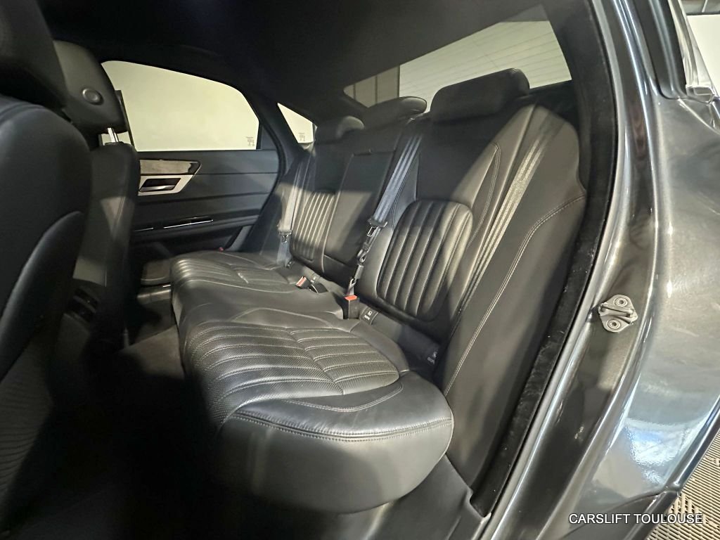 Jaguar XF - Photo 12