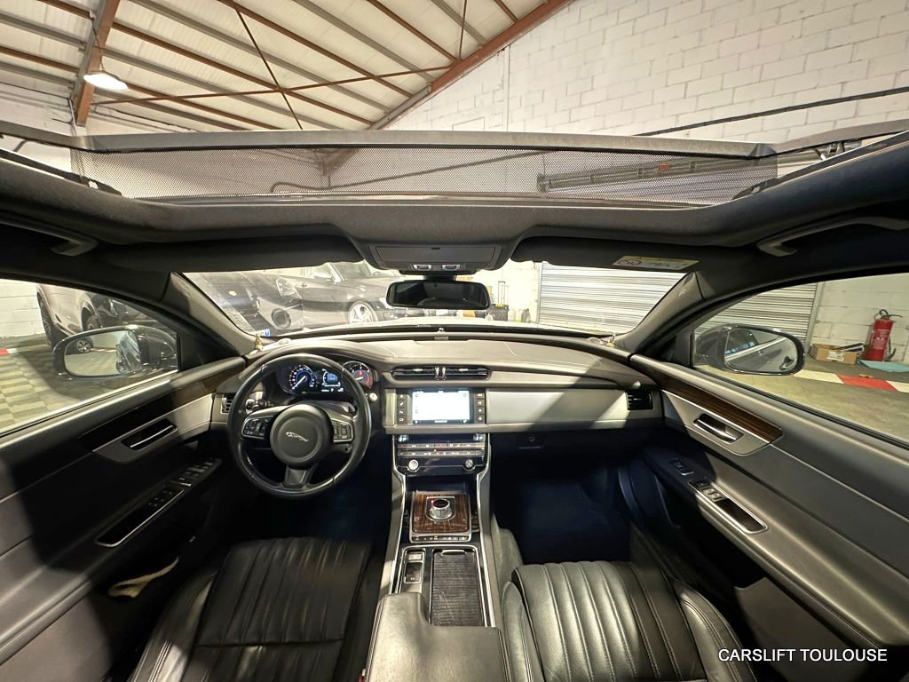 Jaguar XF - Photo 14