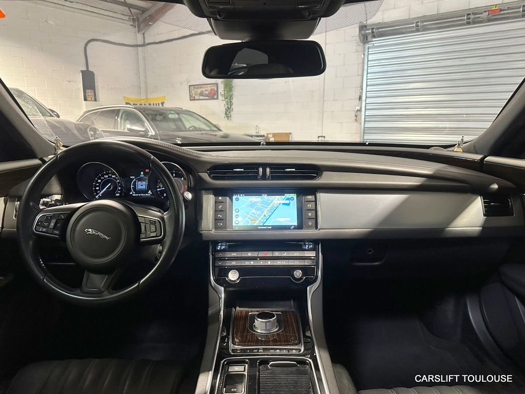 Jaguar XF - Photo 15