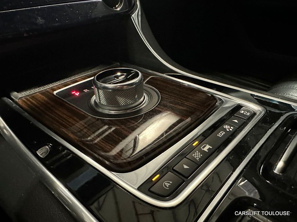 Jaguar XF - Photo 17