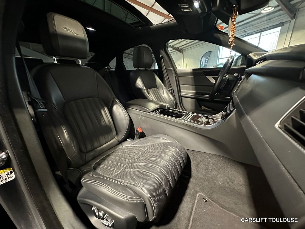 Jaguar XF - Photo 10