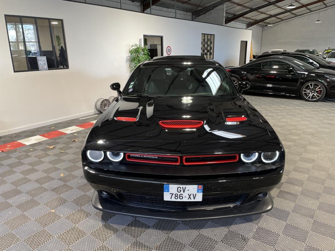 Dodge Challenger - Photo 2