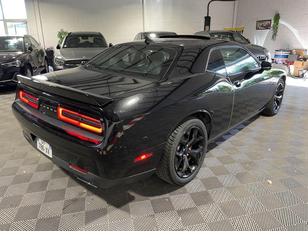 Dodge Challenger - Photo 6