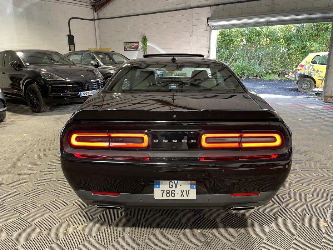 Dodge Challenger - Photo 7