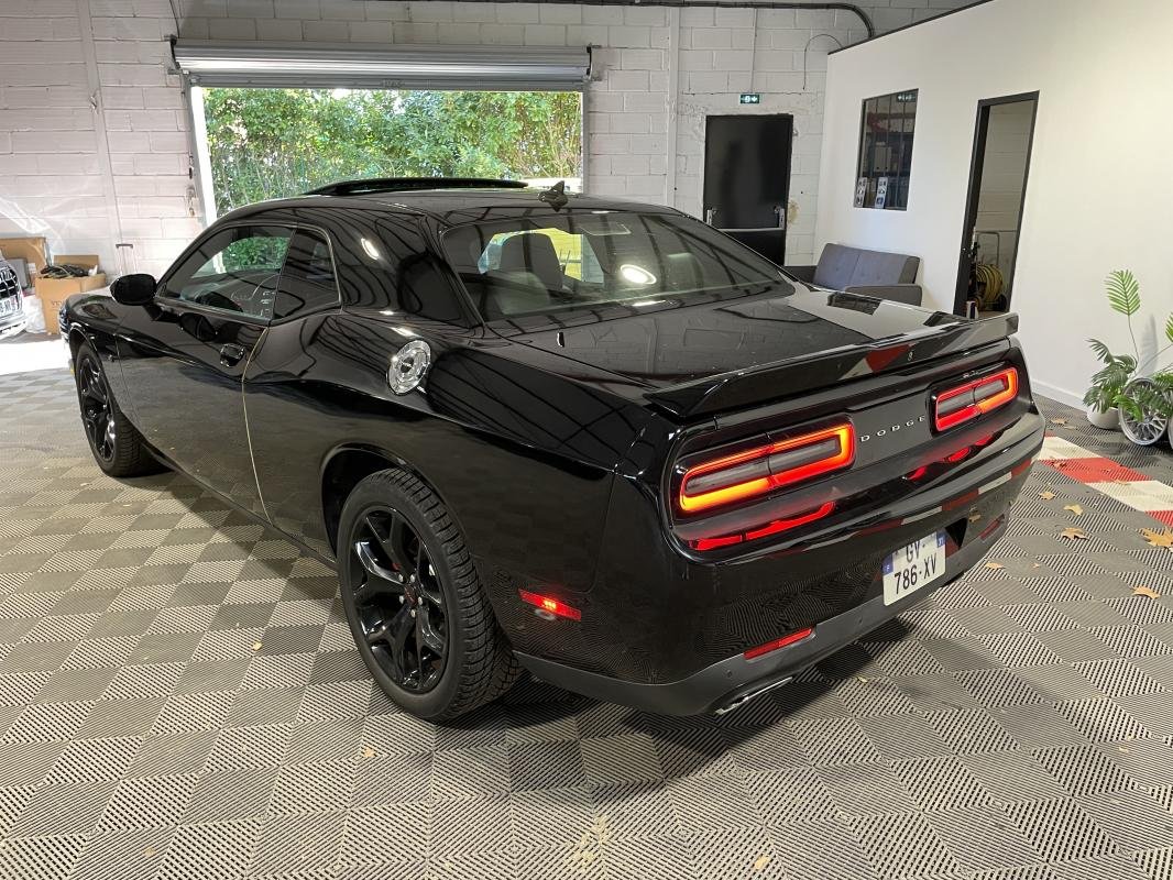 Dodge Challenger - Photo 8