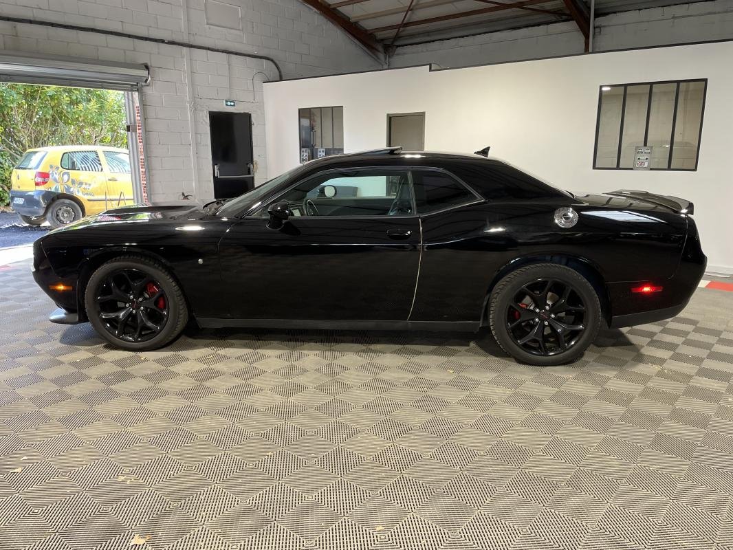 Dodge Challenger - Photo 9