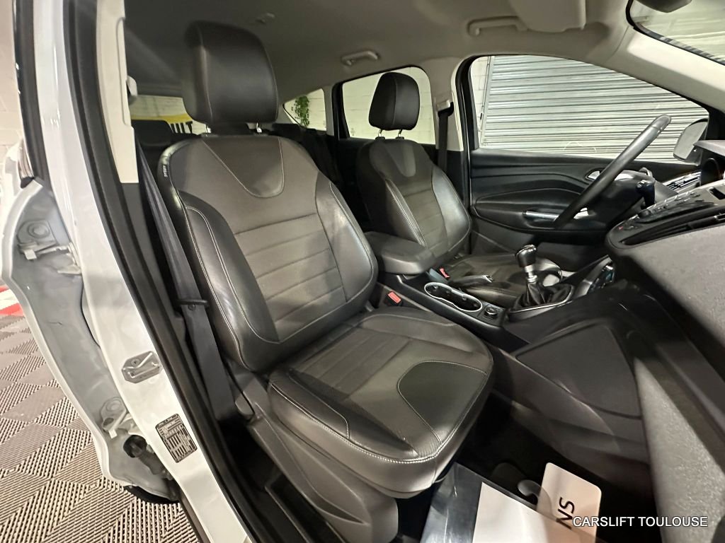 Ford Kuga - Photo 14