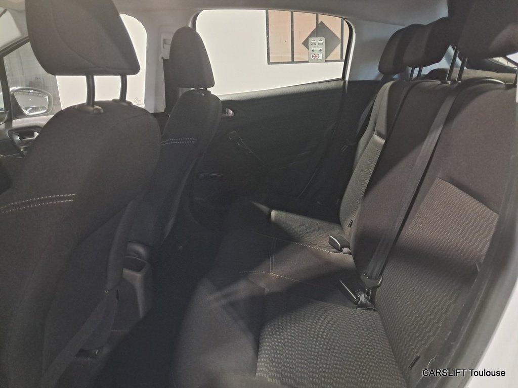 Peugeot 208 - Photo 12