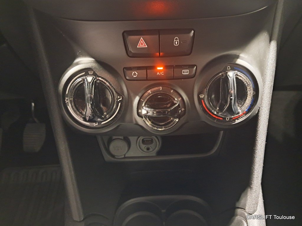 Peugeot 208 - Photo 16