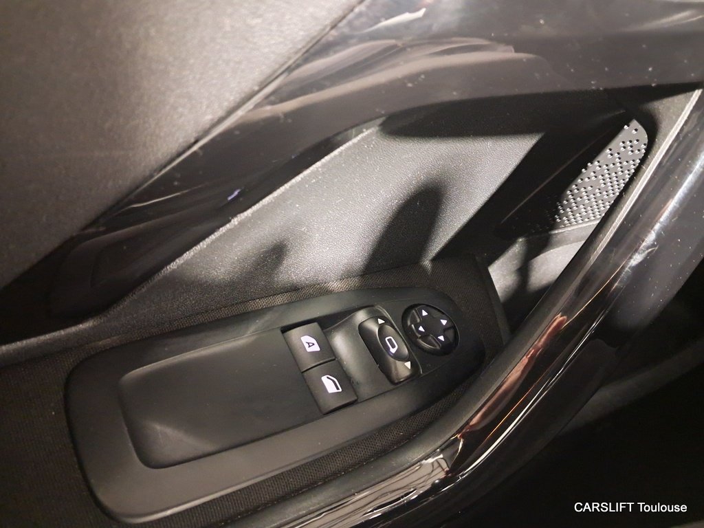 Peugeot 208 - Photo 18