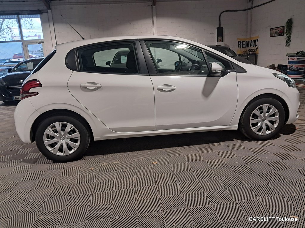 Peugeot 208 - Photo 8