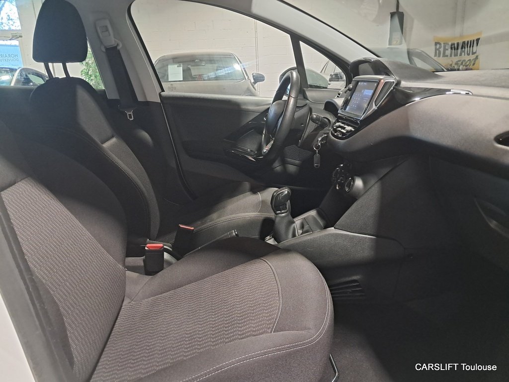 Peugeot 208 - Photo 9