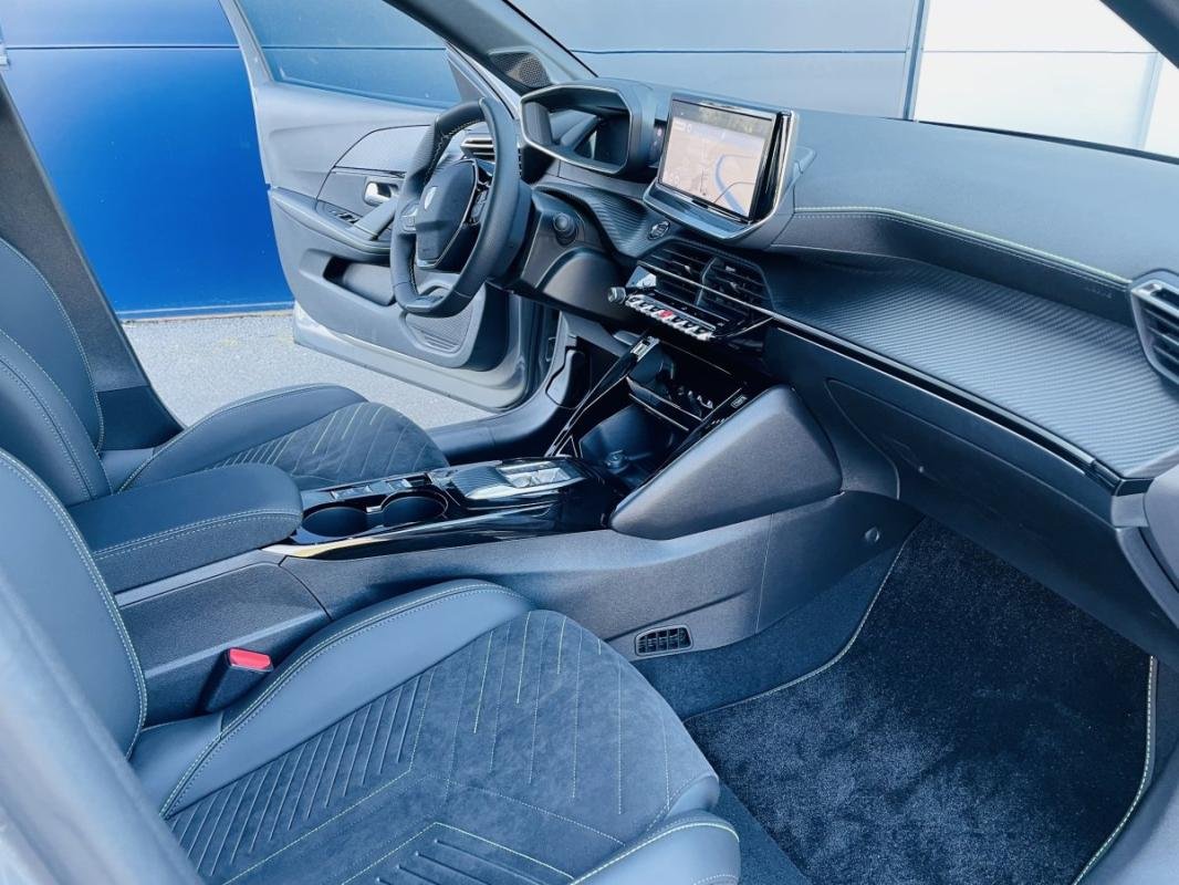 Peugeot E-208 - Photo 17