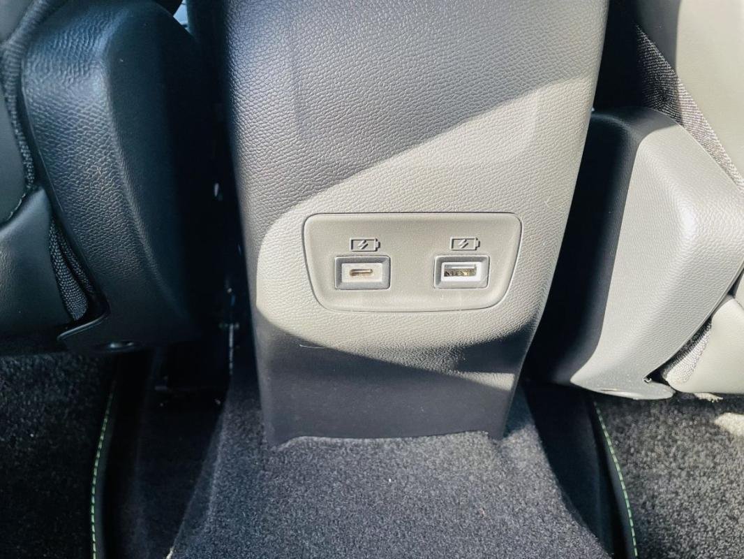 Peugeot E-208 - Photo 28