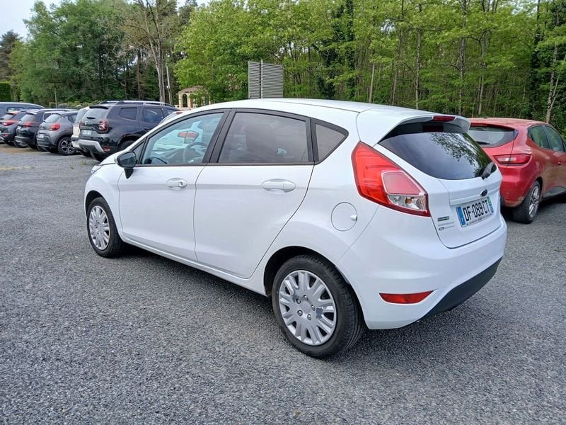 Ford Fiesta - Photo 2