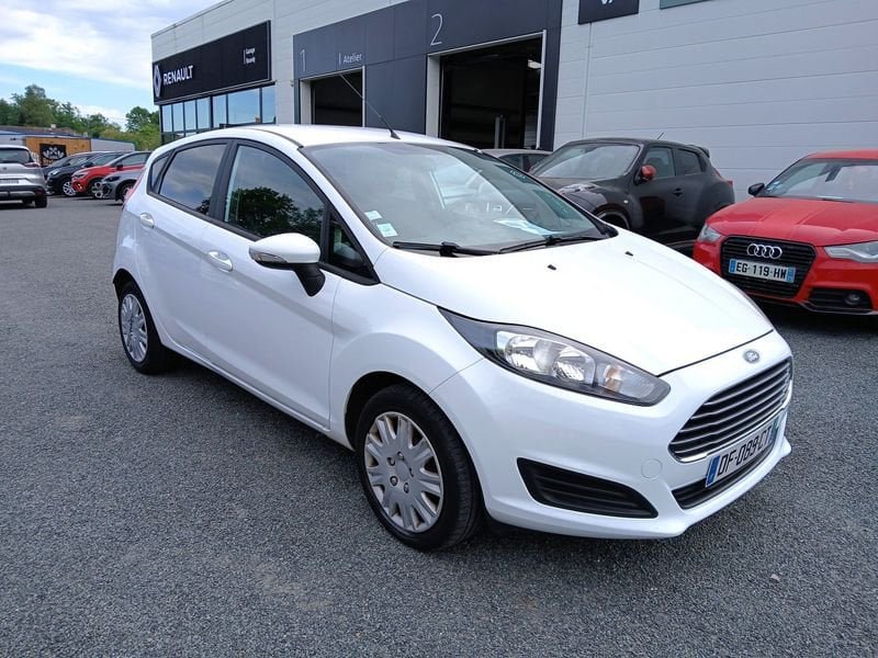 Ford Fiesta - Photo 5