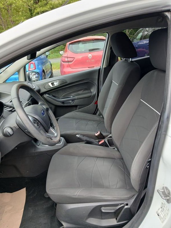 Ford Fiesta - Photo 7