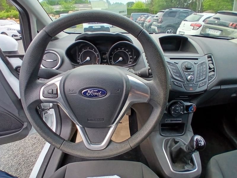 Ford Fiesta - Photo 8
