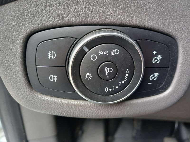 Ford Tourneo Connect - Photo 12