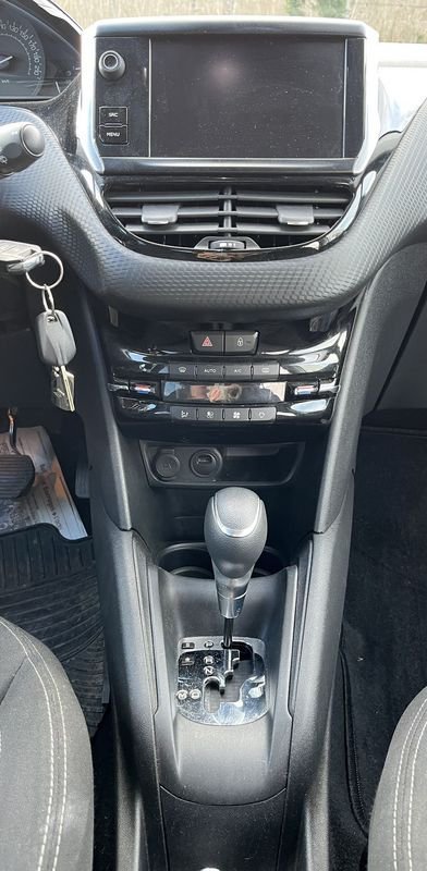 Peugeot 208 - Photo 9