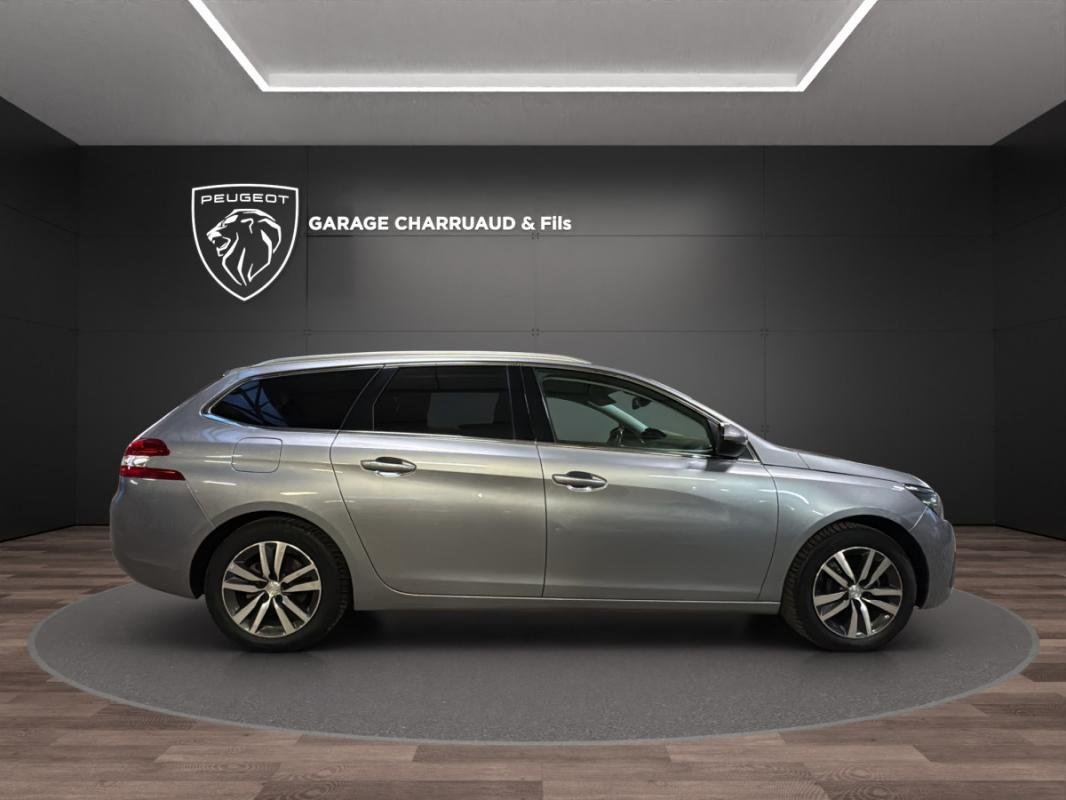 Peugeot 308 SW - Photo 2