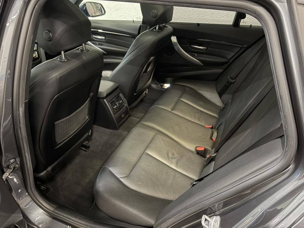 BMW 320d Touring - Photo 40