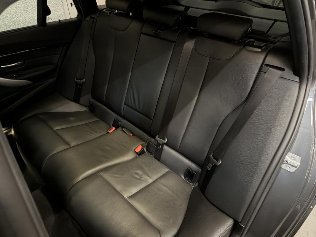 BMW 320d Touring - Photo 41