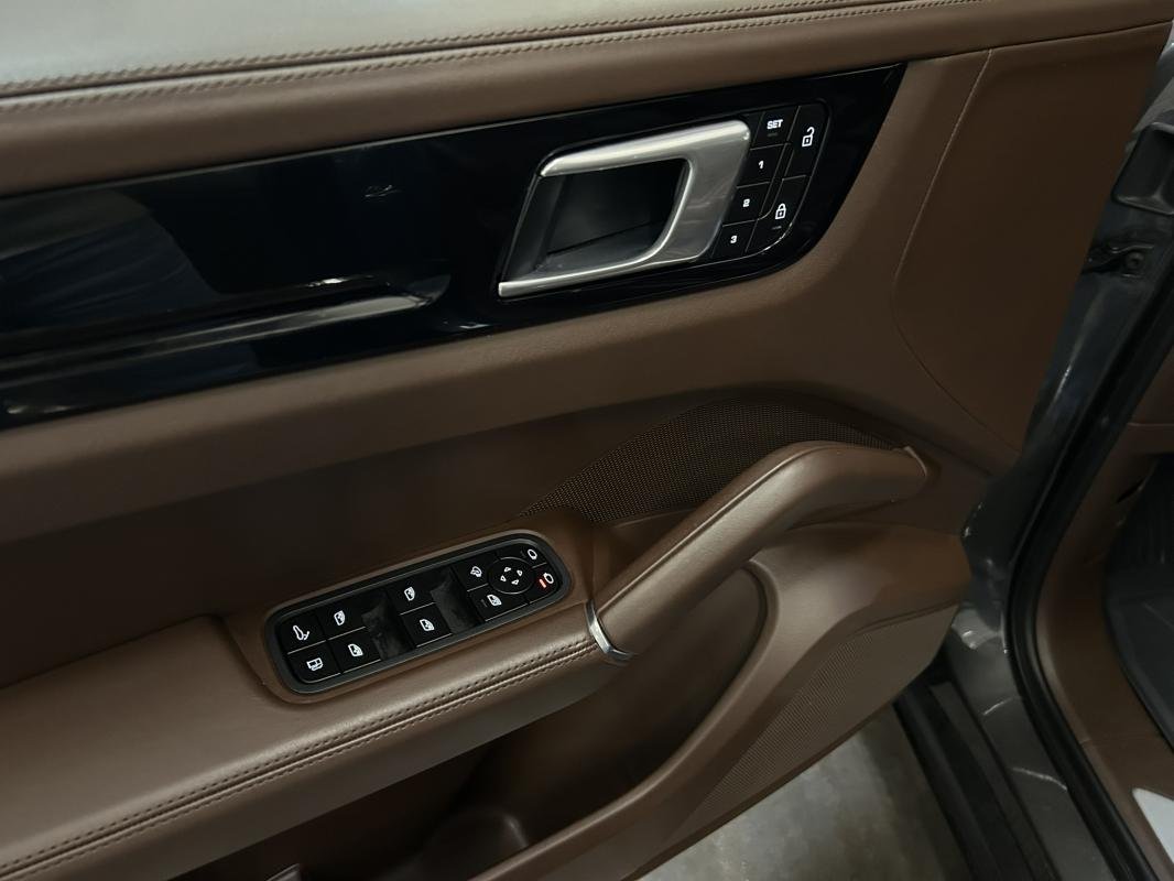 Porsche Cayenne - Photo 18