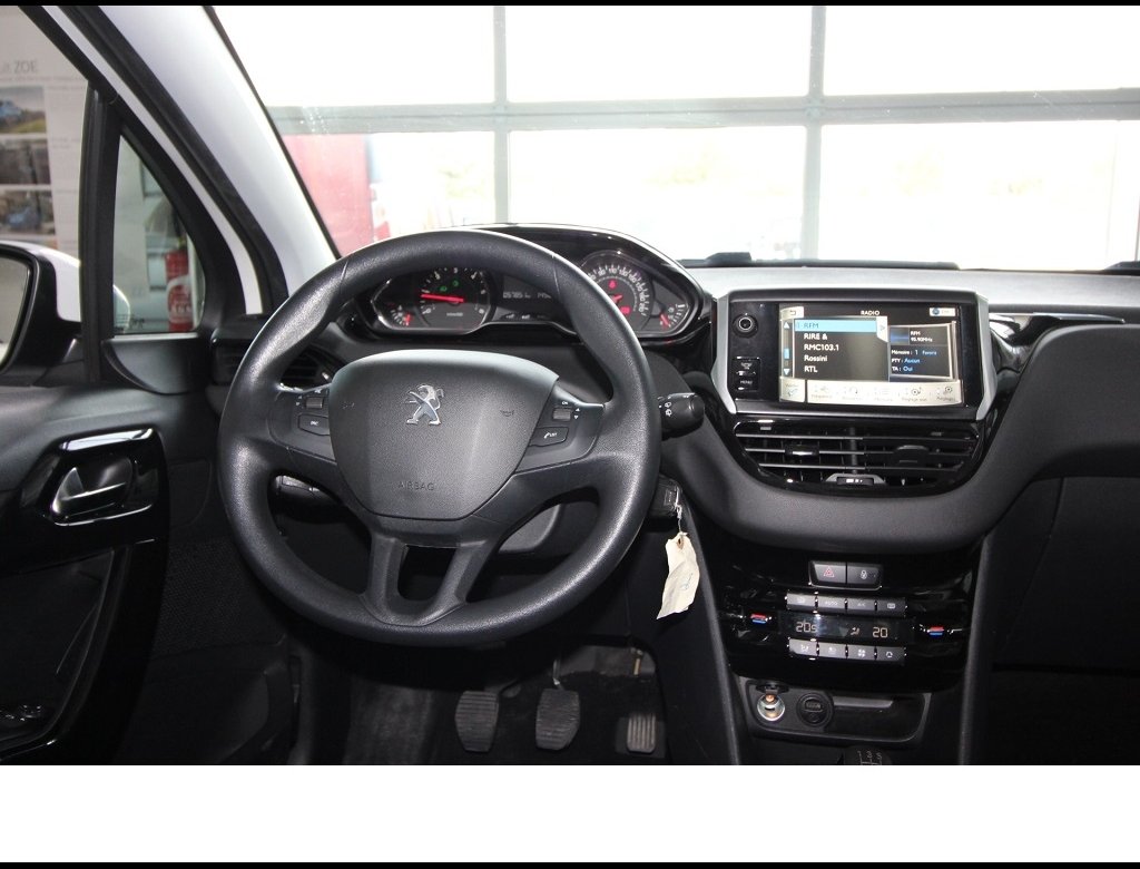 Peugeot 208 - Photo 3
