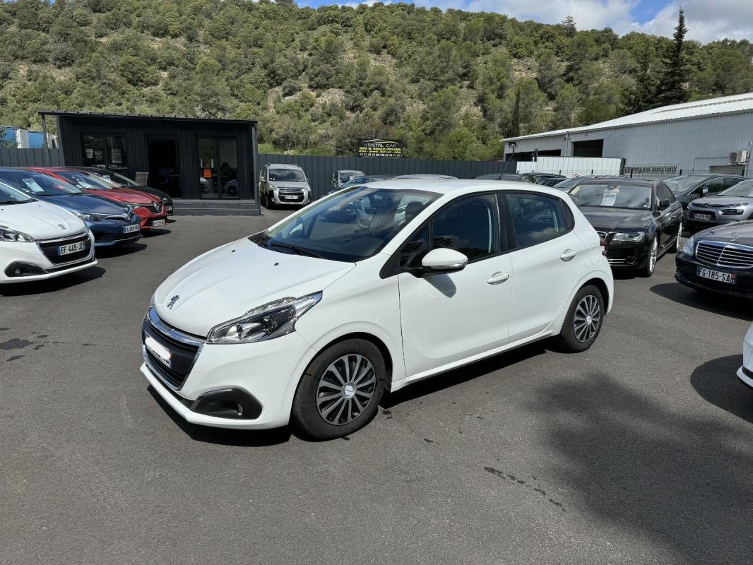 Peugeot 208 - Photo 1
